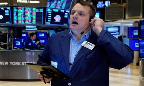 Stock market today: Wall Street steadies, bank stocks rise